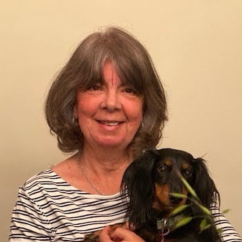 Evon Martings and Loki the dachshund (website logo)